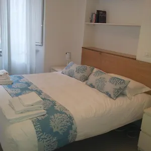https://la-casa-al-mare-san-terenzo.hotelitalianriviera.com